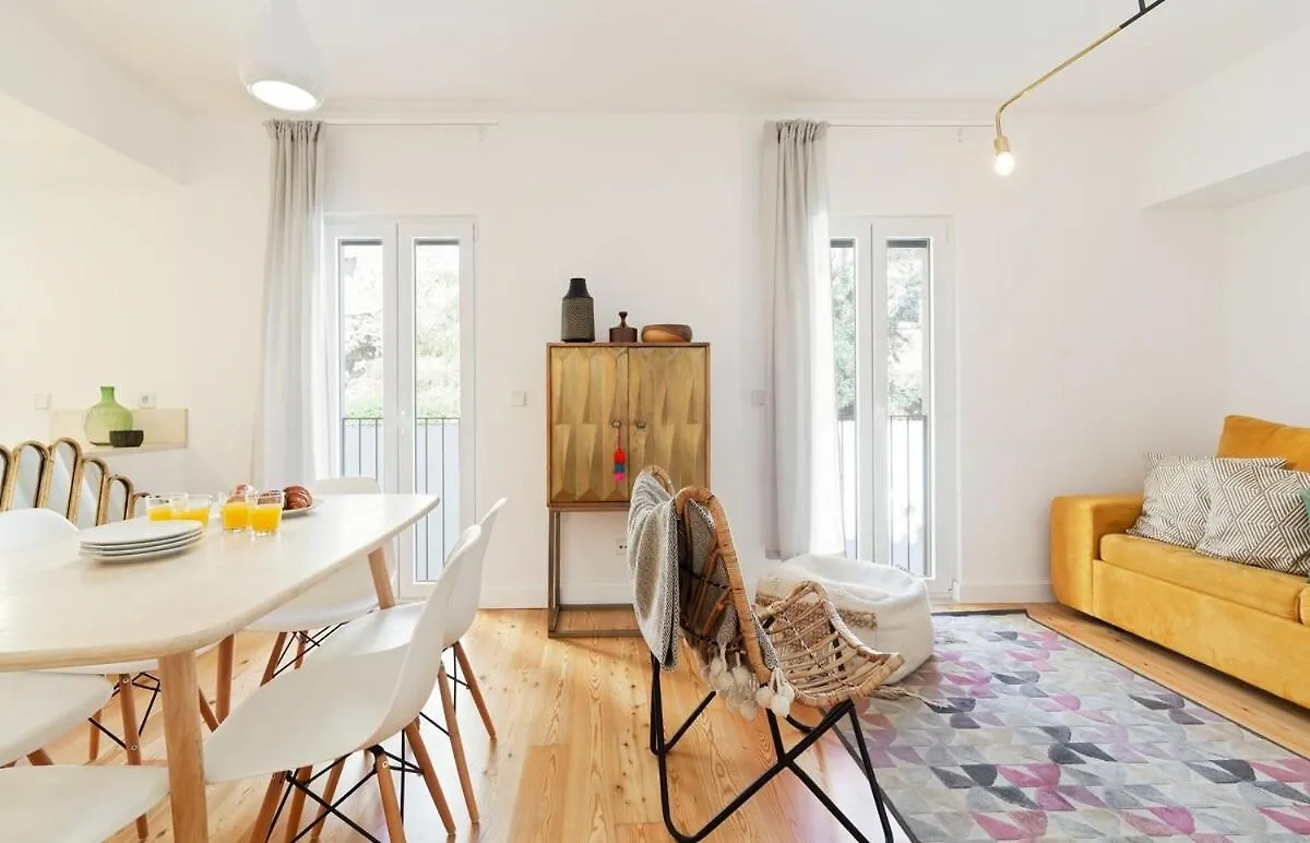 Bright 2 Bedroom Apartment With Parking In Lisboa 0*,  Portugalsko