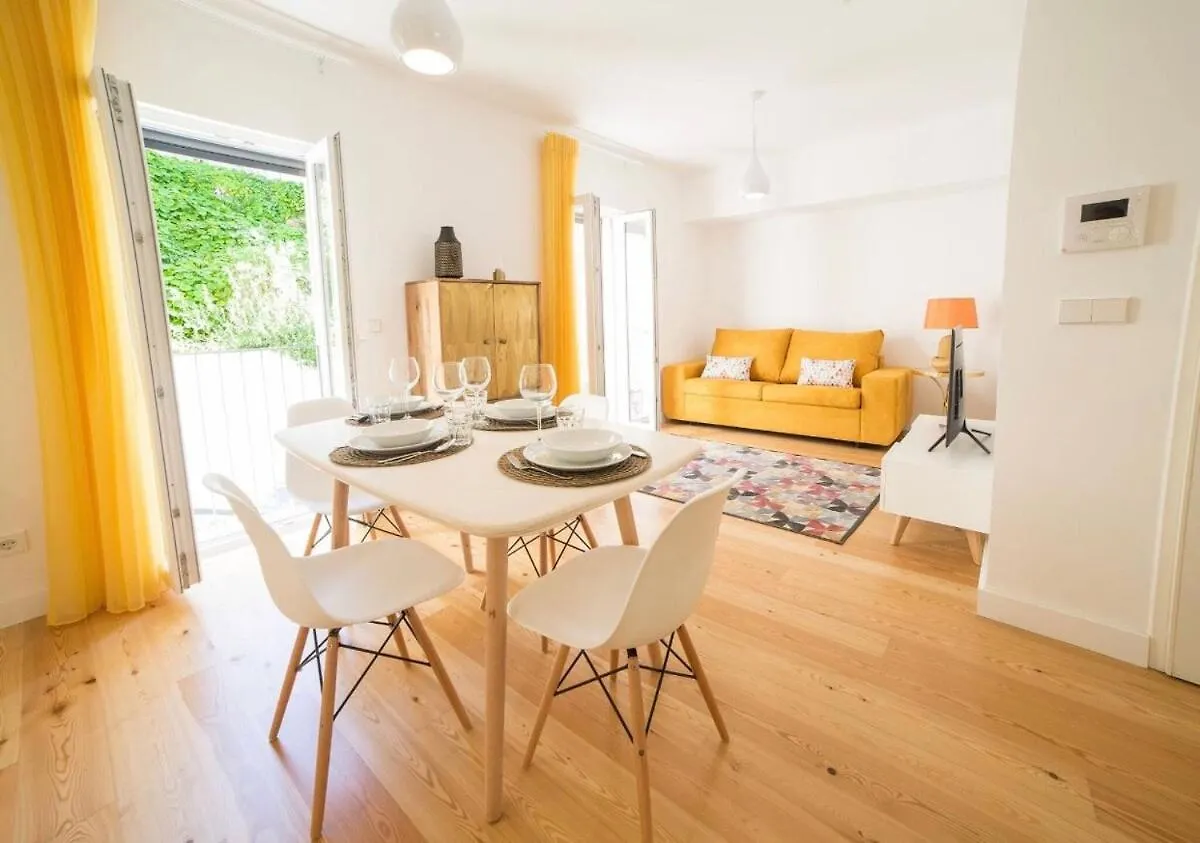 Bright 2 Bedroom Apartment With Parking In Lisbon Portugal