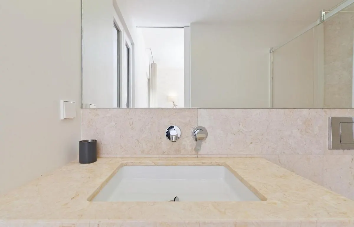 Bright 2 Bedroom Apartment With Parking In Lisbon Inn