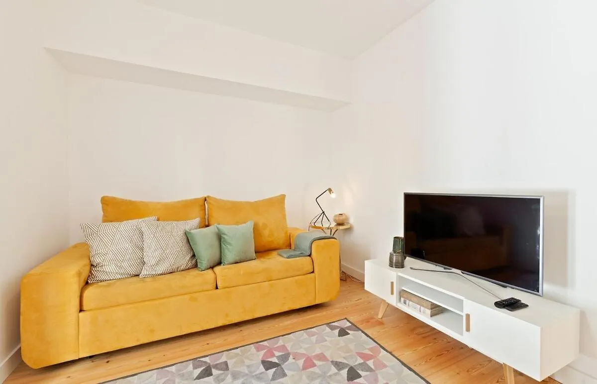 Zajazd Bright 2 Bedroom Apartment With Parking In Lizbona