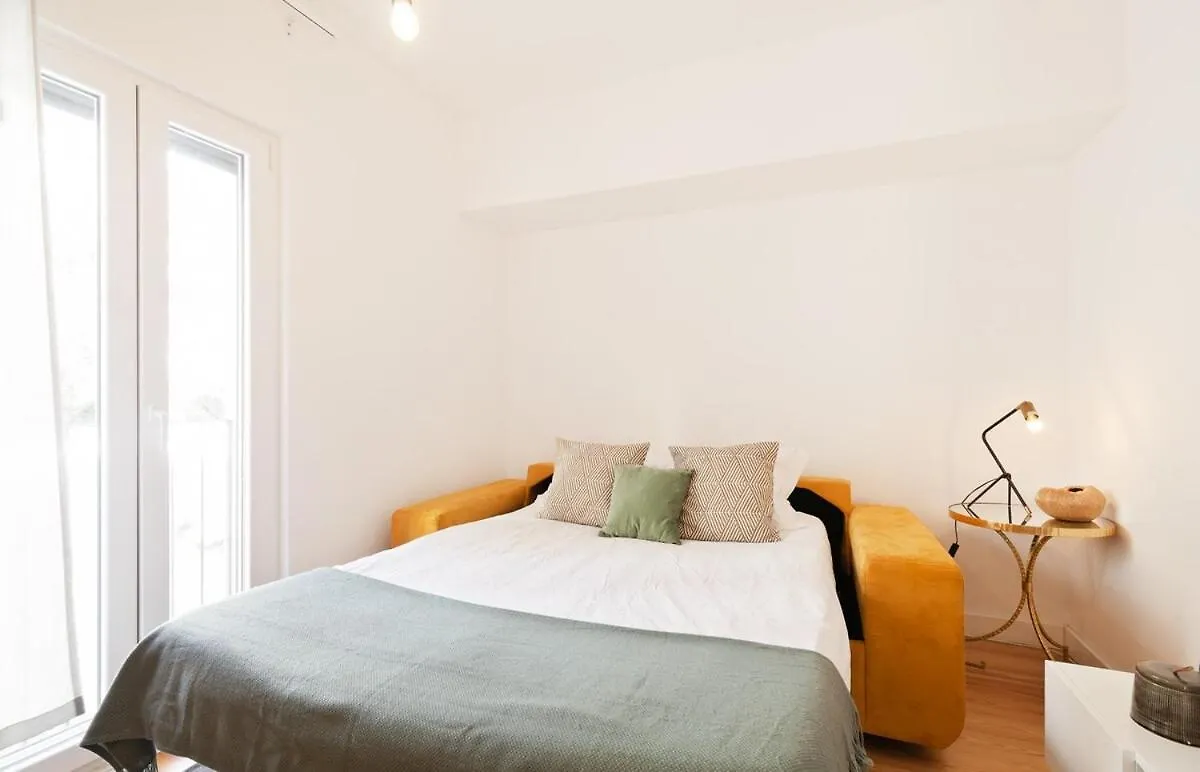 Bright 2 Bedroom Apartment With Parking In Lisbon Portugal