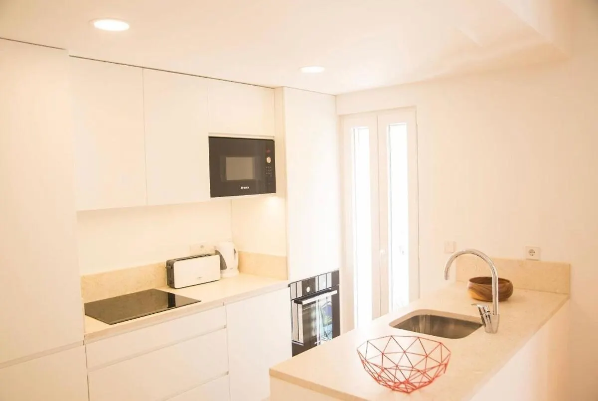 Bright 2 Bedroom Apartment With Parking In Lisbon