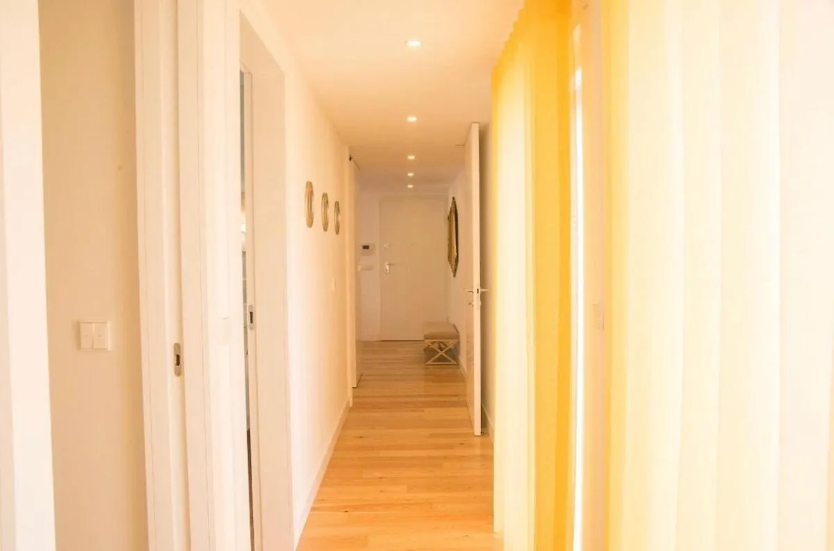 Bright 2 Bedroom Apartment With Parking In Lisbon