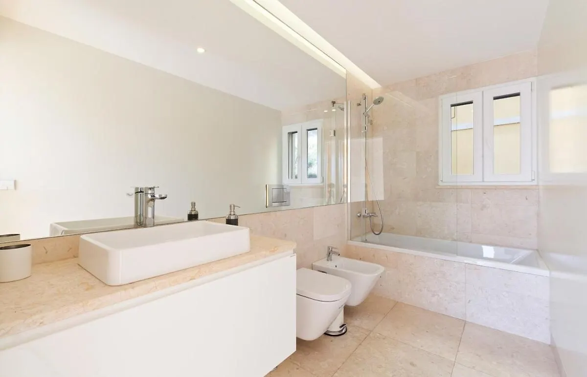 Bright 2 Bedroom Apartment With Parking In Lisbon Inn