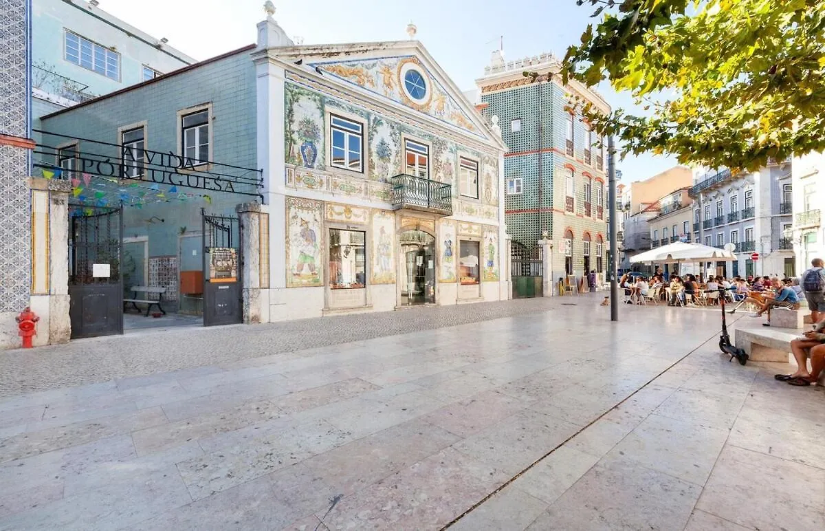Zajazd Bright 2 Bedroom Apartment With Parking In Lizbona