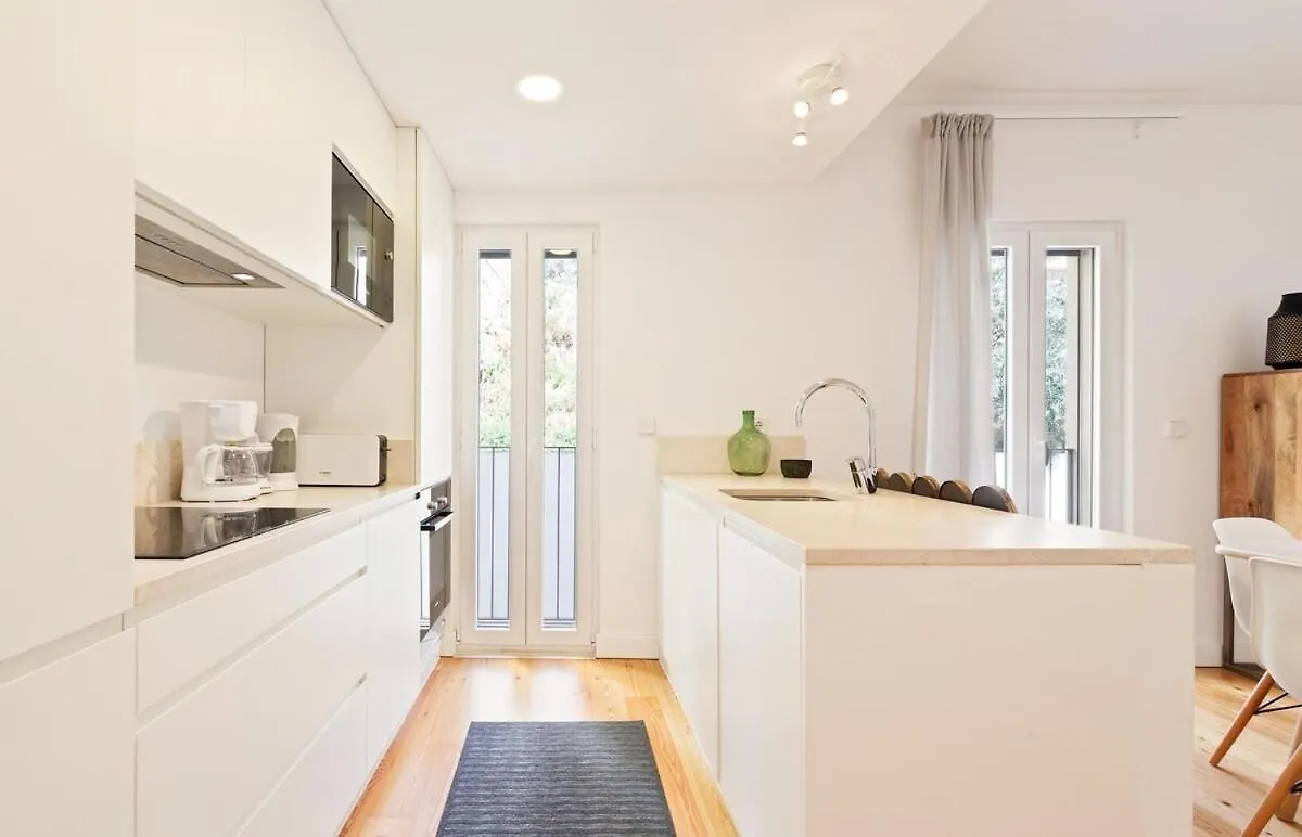 Penzion Bright 2 Bedroom Apartment With Parking In Lisboa