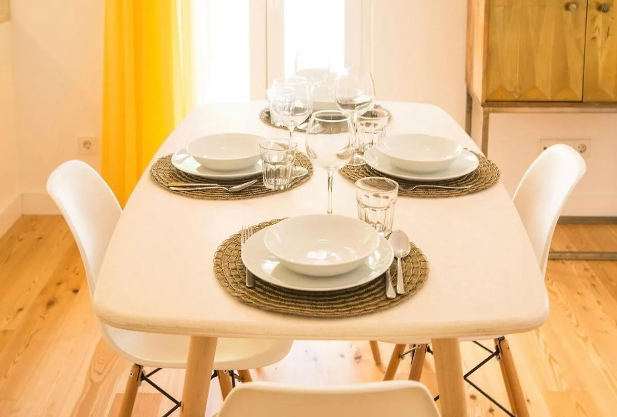 Inn Bright 2 Bedroom Apartment With Parking In Lisbon