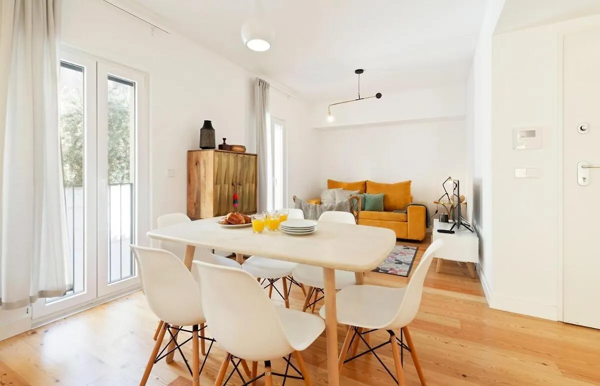 Inn Bright 2 Bedroom Apartment With Parking In Lisbon