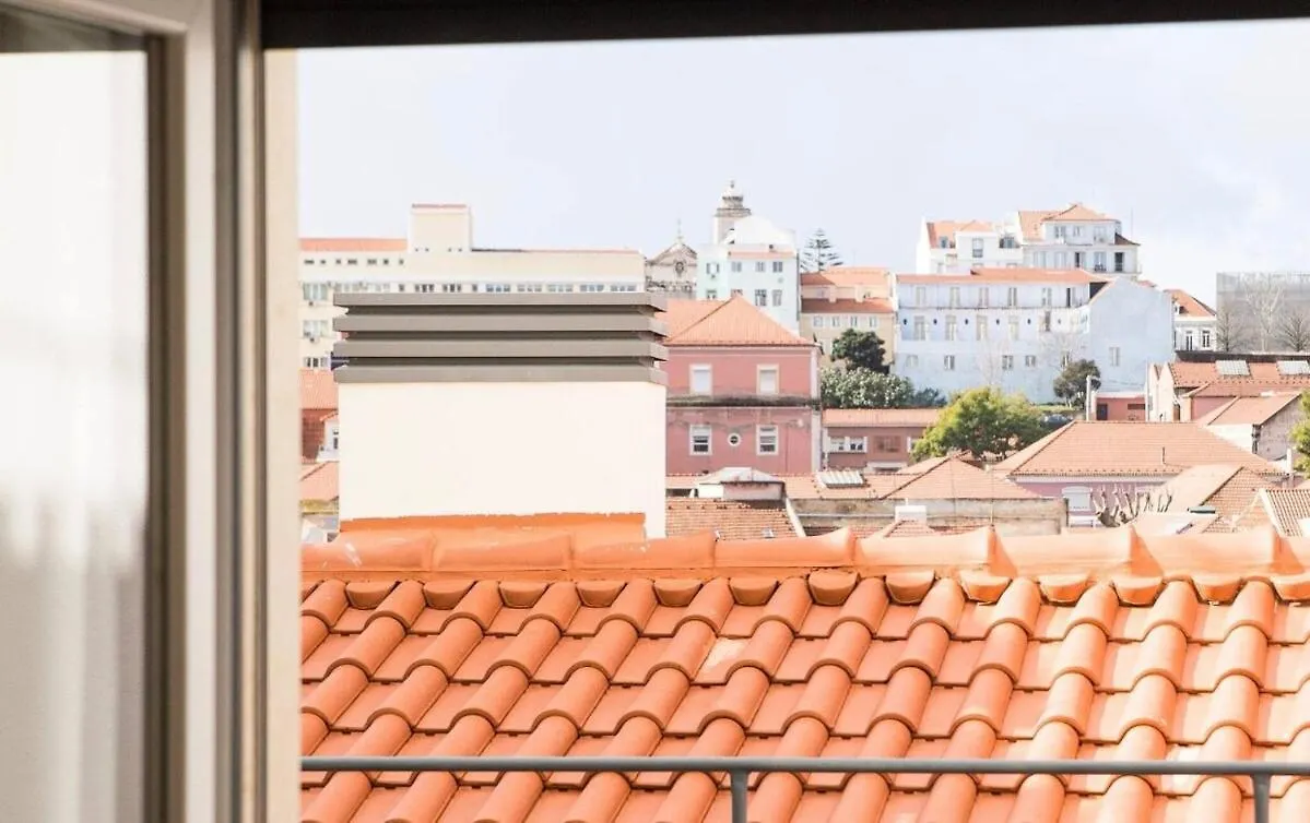 Bright 2 Bedroom Apartment With Parking In Lissabon 0*,